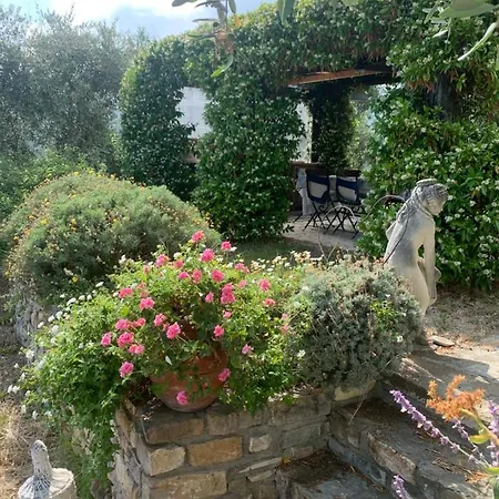 Il Poggio Del Castello La Casa Dei Gio - Greta Feriehus Diano Castello